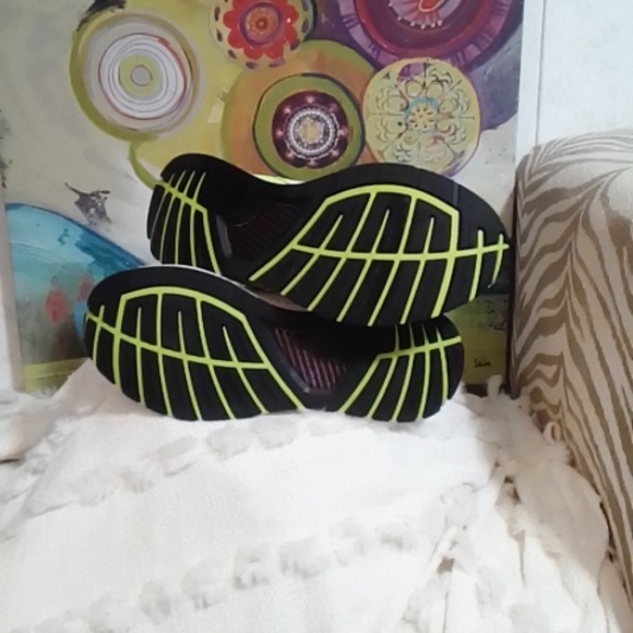 Body Glove Fioranoo slip-on sneaker - Picture 6 of 8